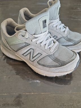(7) New Balance Light Grey Mesh & Suede Sneakers Comfy Outdoors Athleisure Gym
